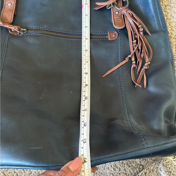 “THE SAK” large shoulder/crossbody bag in GREAT condition. - Picture 3 of 7